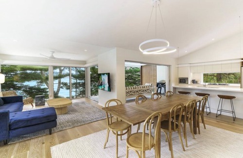 Pearl Beach House | PEARLY SANDS 1 - ABSOLUTE BEACHFRONT