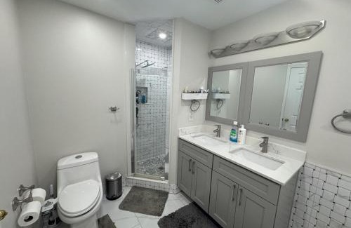 Central Erin Mills House | Pearson Gateway Comfort Home