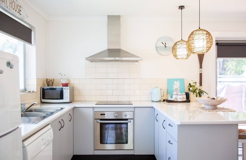 Waterhouse House | PEBBLES@ROBE LONG BEACH