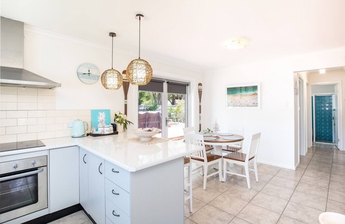 Waterhouse House | PEBBLES@ROBE LONG BEACH