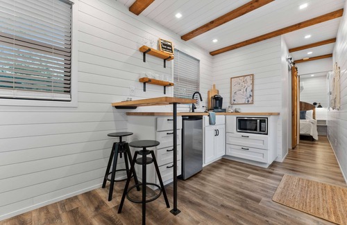 Waco House | Pecan Grove Container Tiny Home Country Setting 12 min to Baylor Magnolia