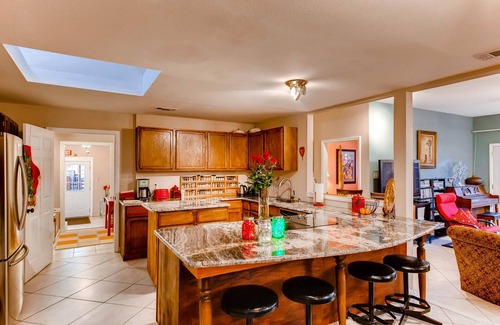 McKinney House | Pecan Grove Guest House-Melissa, TX w/breakfast 2-20 guests
