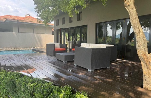 Hartbeespoort Villa | Pecanwood Relaxing Villa 5 bedroom with pool