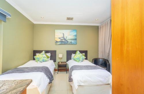 Hartbeespoort House | Pecanwood Retreat - Pecanwood Golf Estate - Hartbeespoort