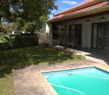 Hartbeespoort Villa | Pecanwood Villa with lake view