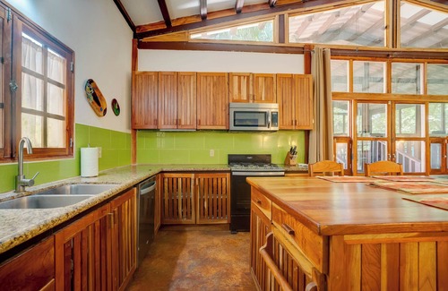 Pedasi House | Pedasi Retreat/2BD/2BA with Large Screened Deck, AC & Local Charm