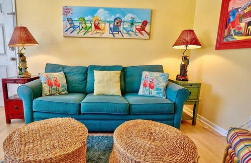 Gulf Shores Condo | PEEK-A-VIEW BALCONY VIEWS, CONVENIENT LOCATION TO EVERYTHING IN GULF SHORES