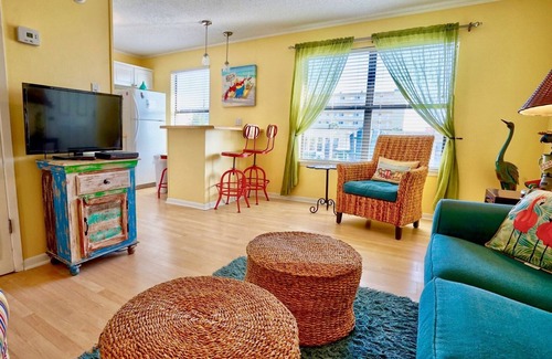 Gulf Shores Condo | PEEK-A-VIEW BALCONY VIEWS, CONVENIENT LOCATION TO EVERYTHING IN GULF SHORES