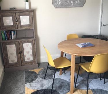 Burton on Trent Apartment | Peel House Apartments - Great for Professionals & Weekends Away