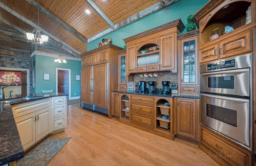 The Galena Territory House | Peep the Leaves @ The Territory's BEST Lodge - Year Round Hot Tub! Fire Pit!