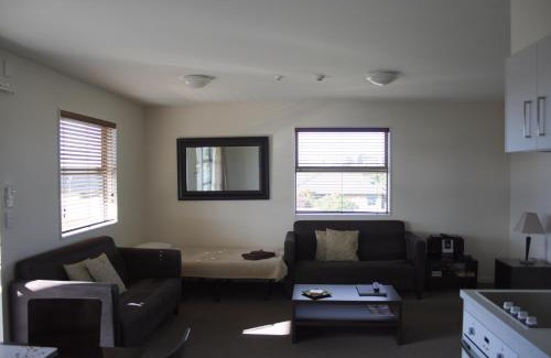 Woodend Hotel | Pegasus Gateway Motels & Apartments