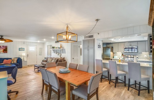 Indian Shores Condo | Pelican Pointe 2C Spacious, Beachside unit, Beautiful Updates