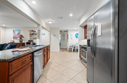 Galveston House | Pelican's Roost, Water Park Less than 1 Mile Away