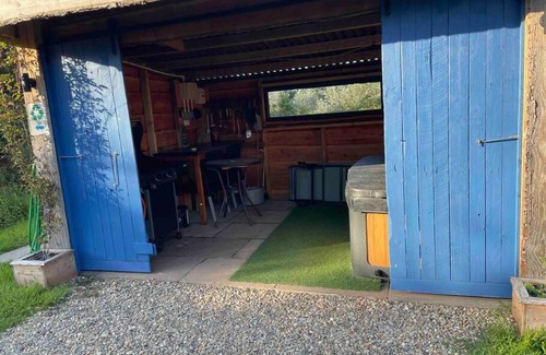 Fishguard Apartment | Pembrokeshire Shepherd hut with hottub