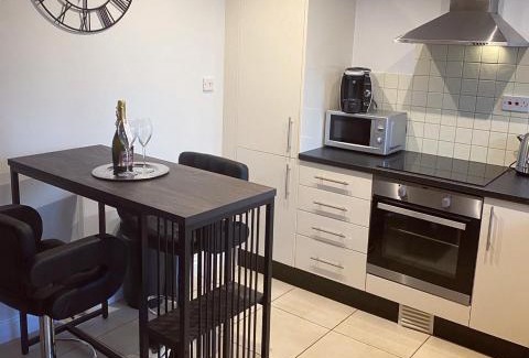 Llanfoist House | Pen-Y-Worlod Cottages