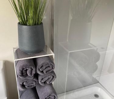 Llanfoist House | Pen-Y-Worlod Cottages