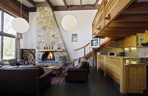 Crackenback Ski Chalet | Pender Lea Chalets 2 Bedroom Chalet with loft