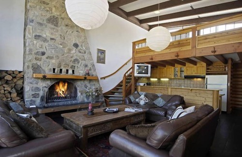 Crackenback Ski Chalet | Pender Lea Chalets 2 Bedroom Chalet with loft