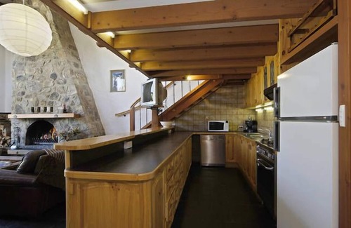 Crackenback Ski Chalet | Pender Lea Chalet No. 4 -Sleeps 10 3 br & Loft