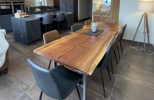 Higher Walton Cabin | Pendle View Sleeps 8 with Hot Tub