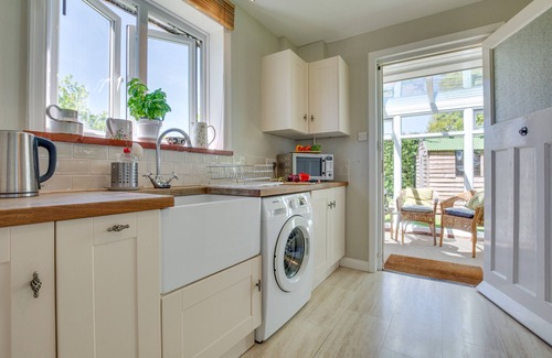 Abbess Roding House | Penhill Cottage - Three Bedroom House, Sleeps 5