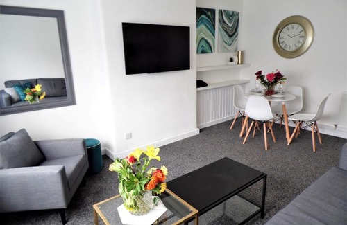 Linthouse House | Penilee Upper Apartment