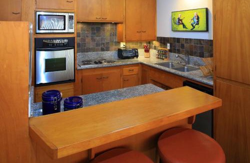 Peninsula Apartment | Peninsula Hideaway Apartment Alamitos Bay