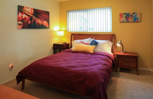 Peninsula Apartment | Peninsula Hideaway Apartment Alamitos Bay