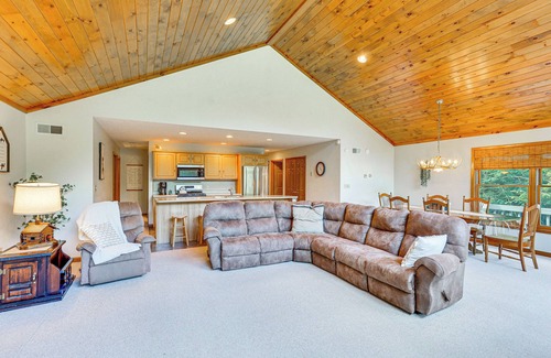 Belleville Cottage | Pennsylvania Cabin Hideaway: Hot Tub & Deck!