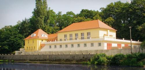 Weissenfels House | Pension Bootshaus