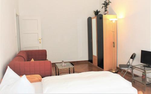 West Berlin Centre House | Pension Brinn