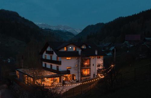 Moieciu de Jos House | Pension Conacul Vanatorului