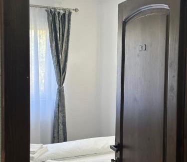 Cugir Hotel | Pensiunea Casa Suciu