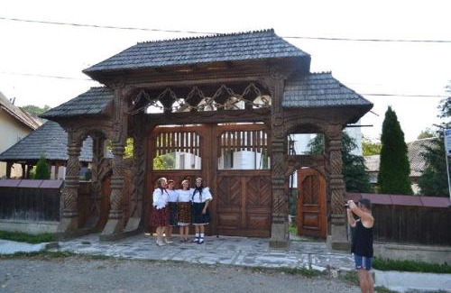 Calinesti House | Pensiunea Denisa
