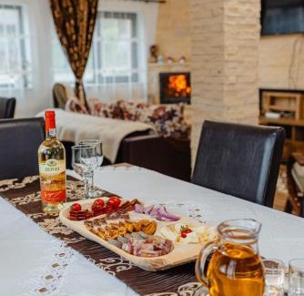 Poieni House | Pensiunea Ioana