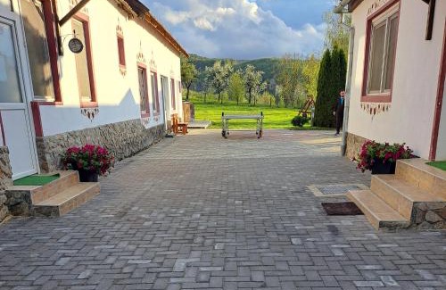 Vadu Crisului Cabin | Pensiunea turistica Retreat Belvedere