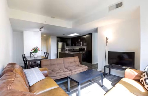 Aurora Highlands Apartment | Pentagon Luxe Apartments