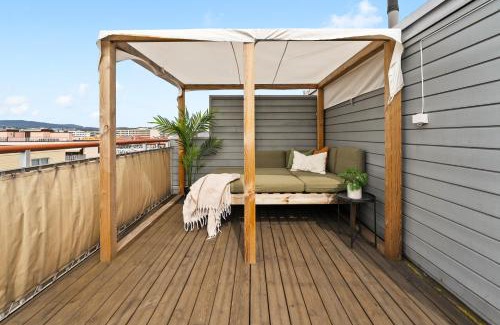 Gronland Apartment | Penthouse 3-Story with 2 Terraces & Balcony