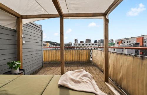 Gronland Apartment | Penthouse 3-Story with 2 Terraces & Balcony