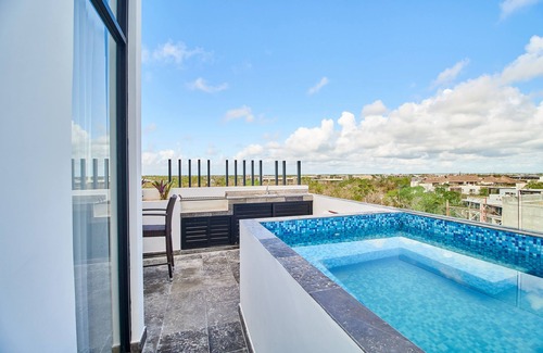 Zama House | Penthouse 312 Two bedroom rooftop and private pool
