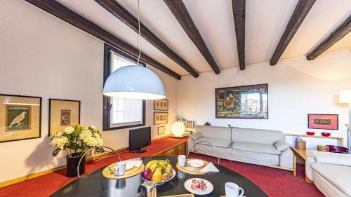 Dorsoduro Apartment | Penthouse Accademia