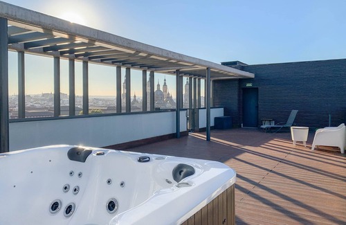 Barrio de Jesus Apartment | Penthouse best views of Pilar jacuzzi and garage