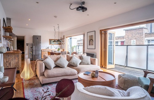 Tower Hill Apartment | Penthouse. Brick Lane. Zone 1. Roof Terrace