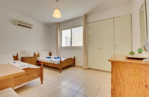 Larnaca City Centre Apartment | Penthouse Central Larnaca The 'Veranda' Elena Court