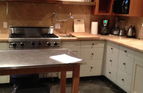 Berkeley Apartment | Penthouse Condo a short distance from UC. Very private gorgeous San Fran views