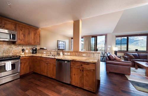 Purgatory Condo | Penthouse in Purgatory Lodge - Ski in/Out - Awesome Deck and Views