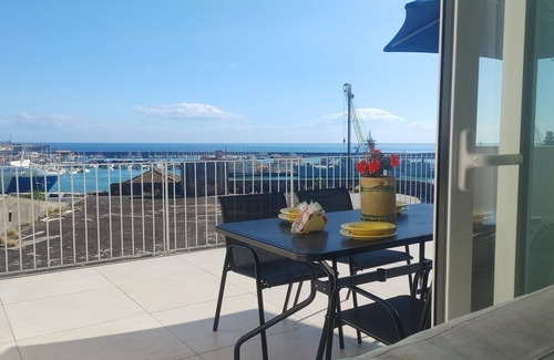Old Town Apartment | PENTHOUSE ON CATANIA HARBOR AND VOLCANO VIEW A FEW STEPS FROM CATHEDRAL