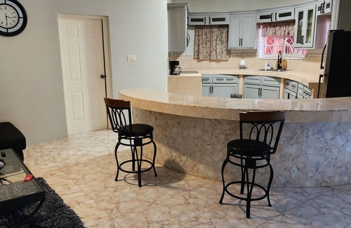 West Gate Hills House | PENTHOUSE VIEW AND FLATS VACATION HOME (#1)