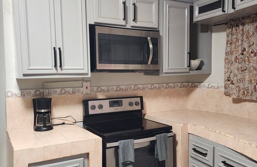 West Gate Hills House | PENTHOUSE VIEW AND FLATS VACATION HOME (#1)