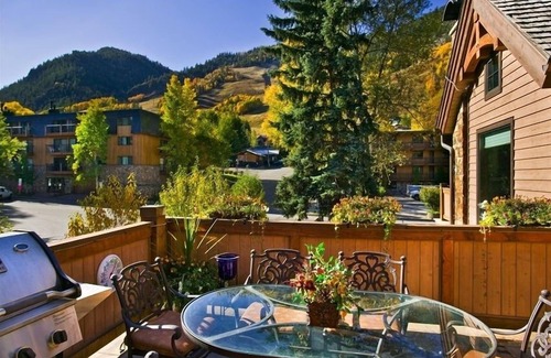 Aspen Condo | Penthouse W/Dynamite Views - #417 Walk to Lifts & Downtown